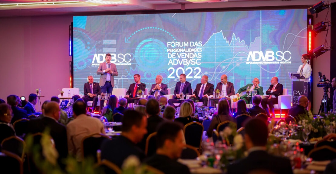 Fórum das Personalidades de Vendas ADVB/SC 2023 discute mudanças econômicas e governamentais