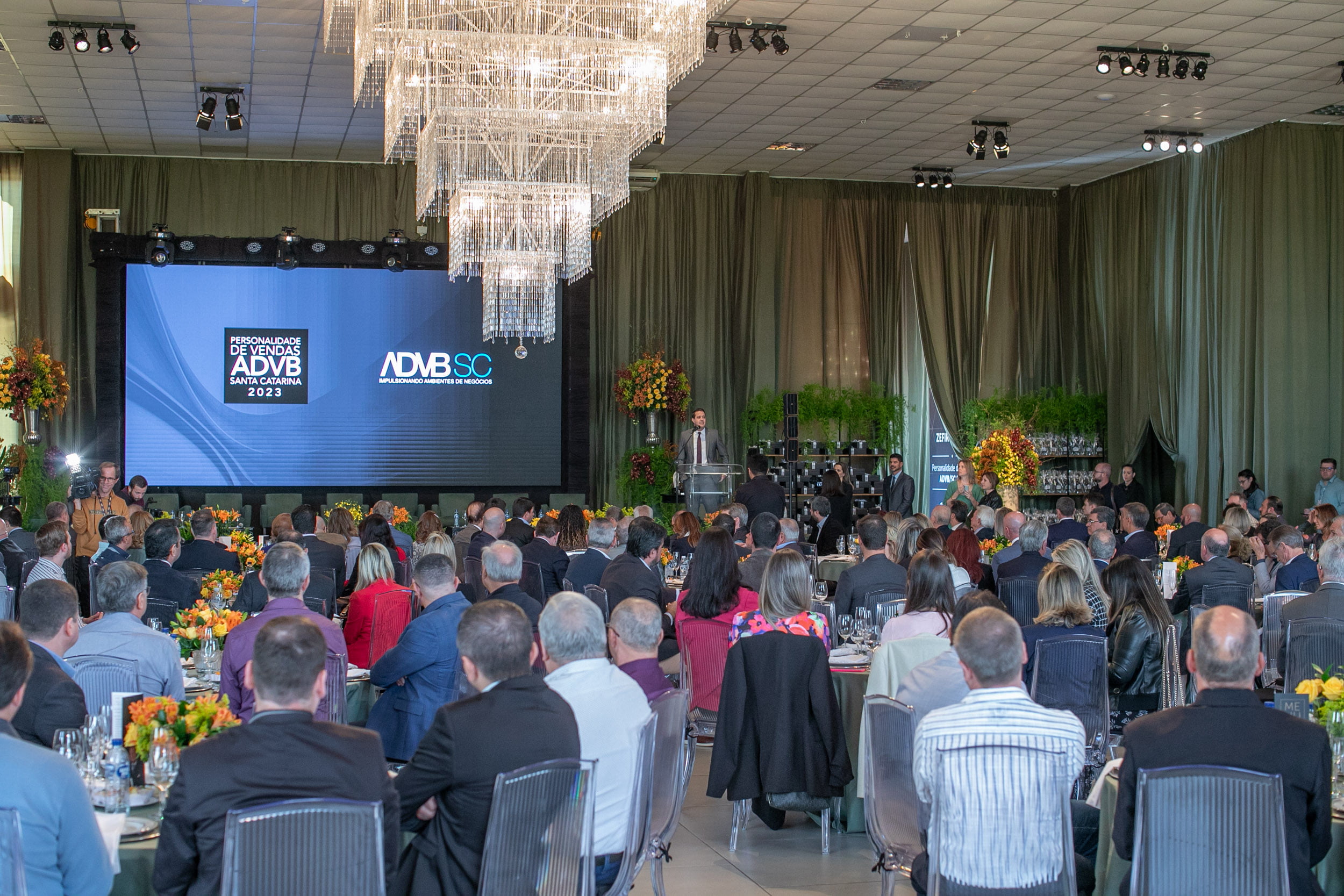Zefiro Giassi recebe o Prêmio Personalidade de Vendas 2023 da ADVB/SC