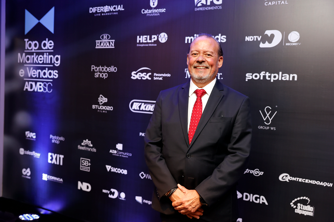 Nova diretoria da ADVB/SC toma posse para o biênio 2024/2025